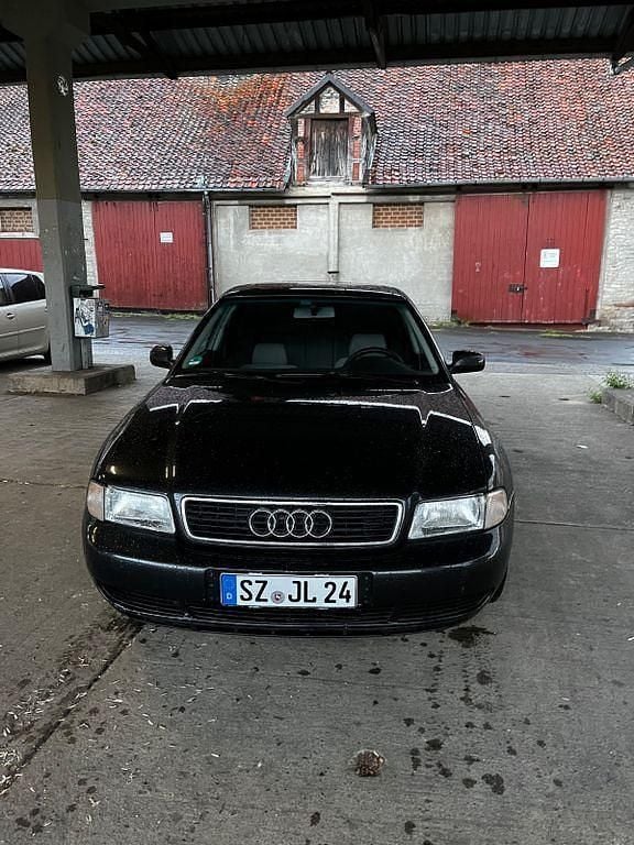 Schwarz Gebraucht 1996 Audi A4 Limousine | 800 € (Superpreis) - Bild 1/4