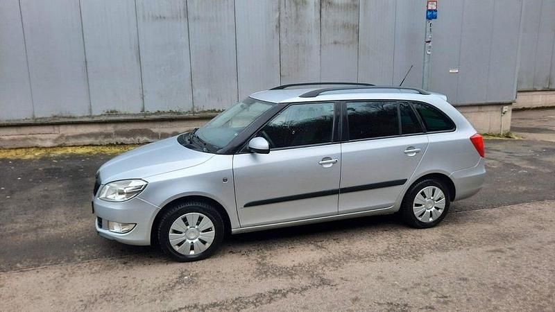 Silber Gebraucht 2010 Skoda Fabia Classic Kombi | 1.999 € (Fairer Preis) - Bild 1/4
