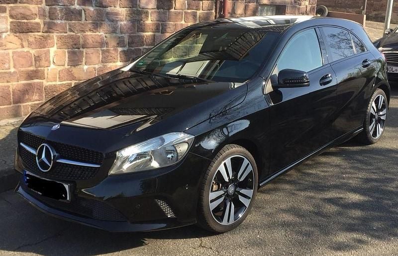 Schwarz Gebraucht 2015 Mercedes A200 Urban Limousine | 12.400 € (Fairer Preis) - Bild 1/4