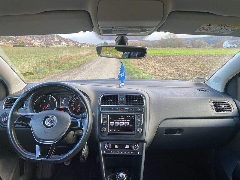 Gebraucht VW Polo Comfortline 90 PS (66 kW) 2015 Grau Limousine