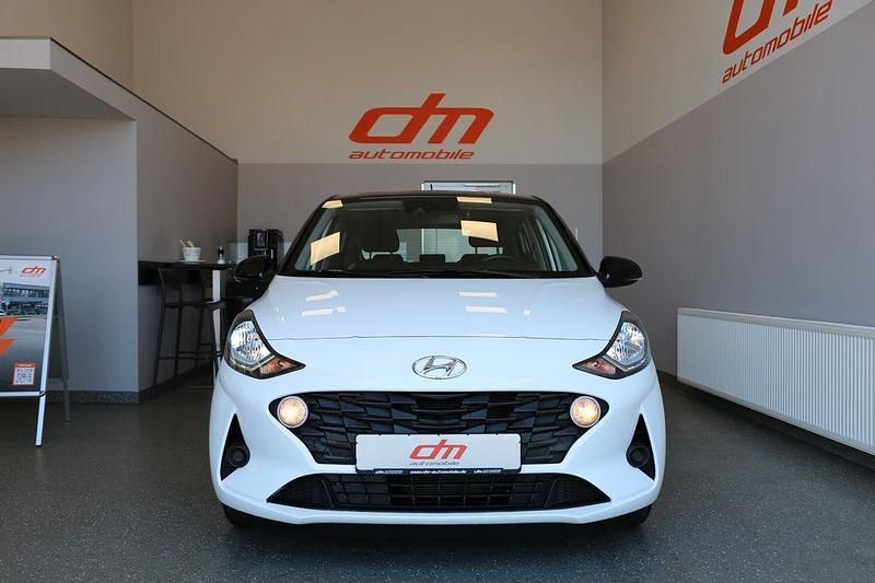 Gebraucht Hyundai i10 84 PS (61 kW) 2022 Schwarz Kleinwagen