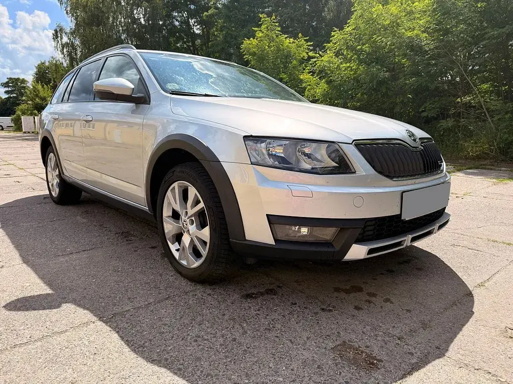 Gebraucht Skoda Octavia Scout 4x4 184 PS (135 kW) 2016 Silber Kombi