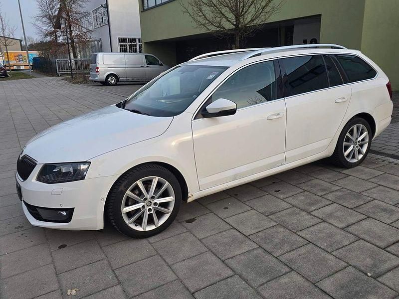 Gebraucht Skoda Octavia Elegance 150 PS (110 kW) 2014 Weiß Kleinwagen