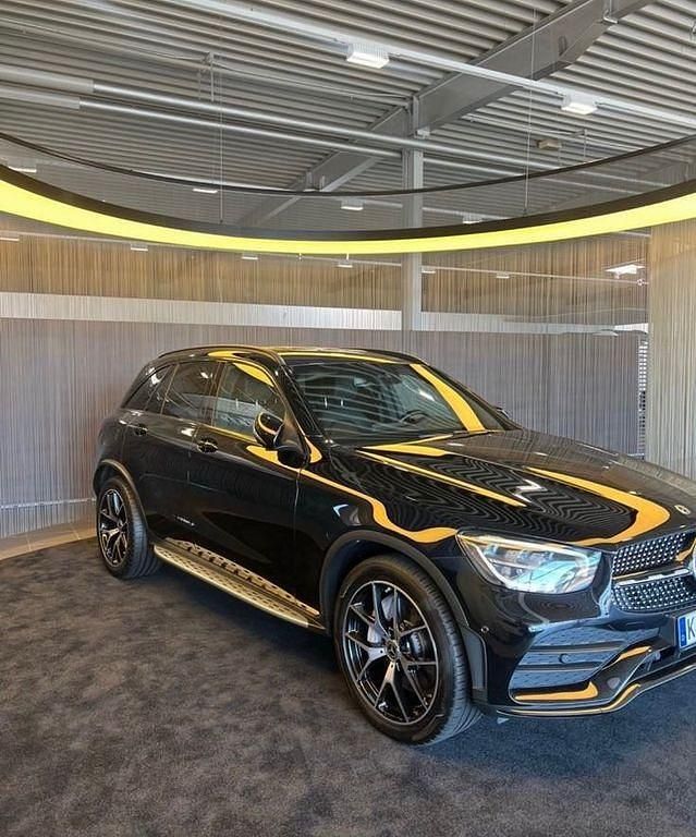 Schwarz Gebraucht 2020 Mercedes GLC300 SUV | 37.900 € (Etwas zu teuer) - Bild 1/4