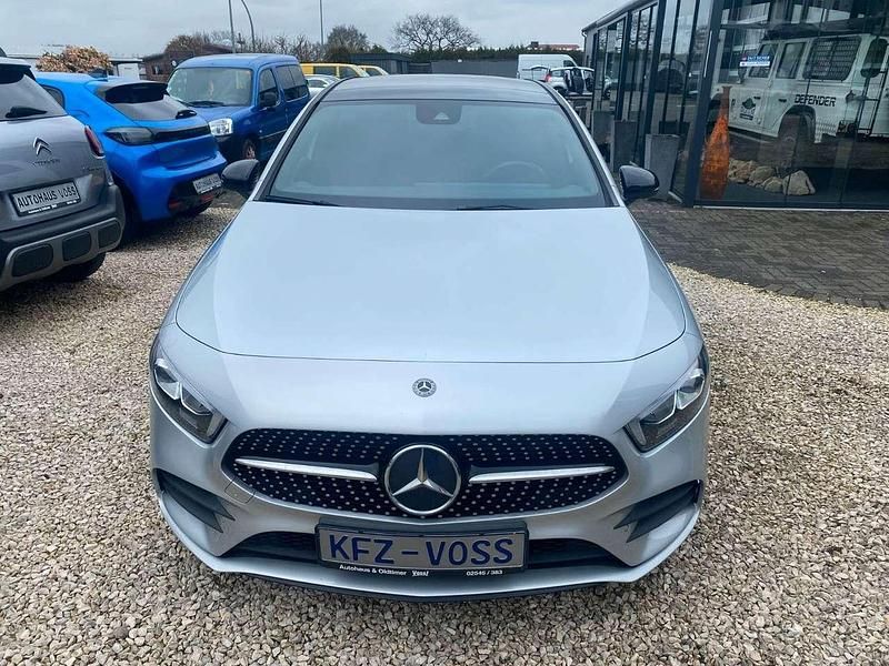 Gebraucht Mercedes A250 224 PS (164 kW) 2018 Iridiumsilber Kleinwagen