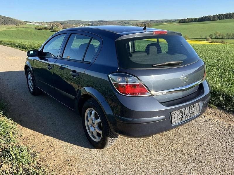 Second-hand Opel Astra Innovation 90 CP (66 kW) 2009 Break