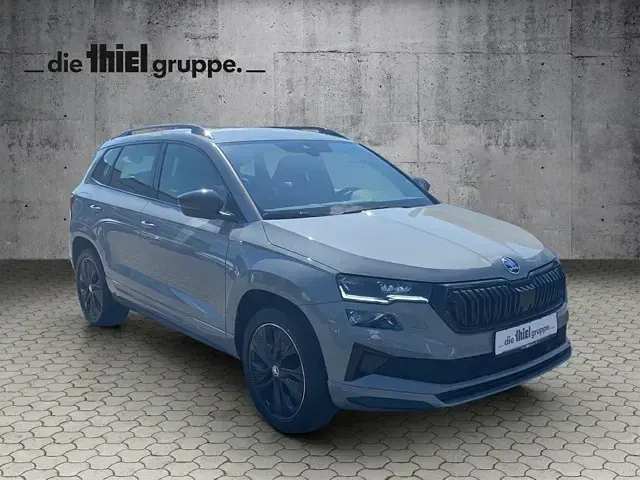 Gebraucht Skoda Karoq SportLine 190 PS (139 kW) 2023 Grau SUV