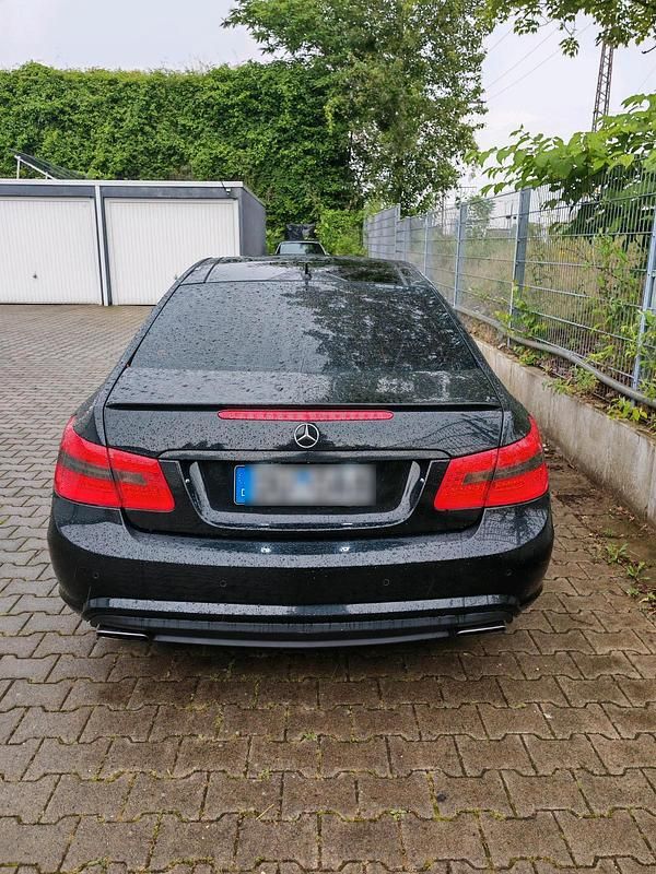Schwarz Gebraucht 2009 Mercedes E500 AMG Coupé | 9.999 € (Superpreis) - Bild 1/4