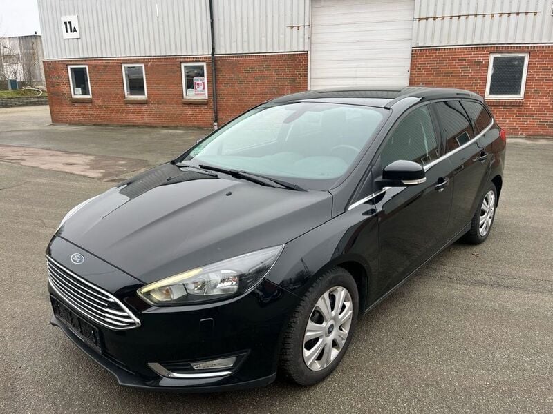 Schwarz Gebraucht 2018 Ford Focus Titanium Limousine | 3.700 € (Superpreis) - Bild 1/4