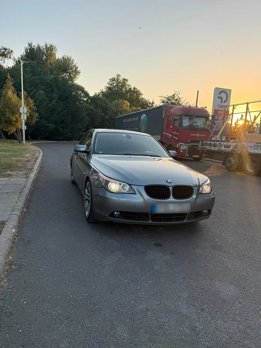 Gebraucht BMW 545 333 PS (244 kW) 2004 Grau Limousine