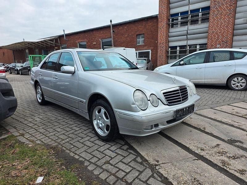 Gebraucht Mercedes E320 Avantgarde 224 PS (164 kW) 2002 Silber Limousine
