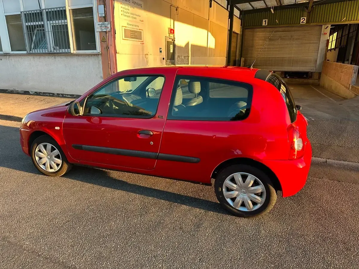 Gebraucht Renault Clio II 58 PS (42 kW) 2010 Rot Limousine