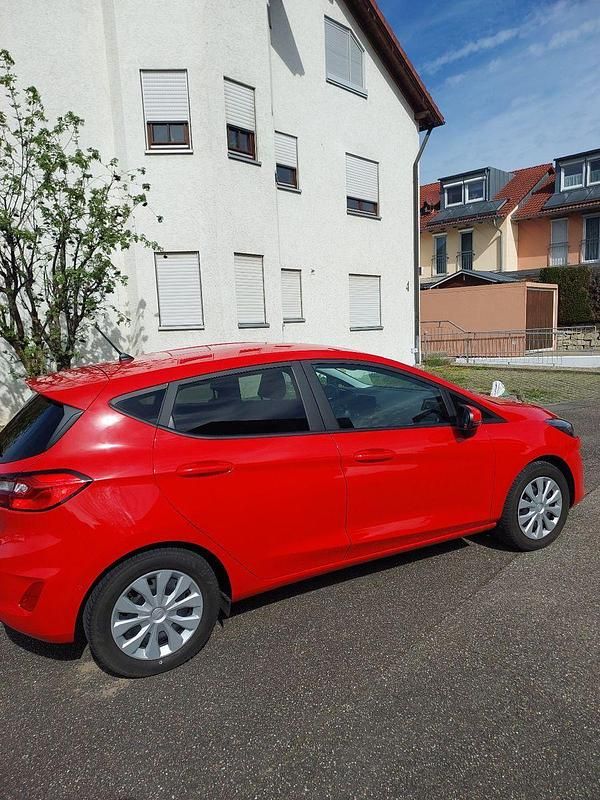 Gebraucht Ford Fiesta Cool & Connect 101 PS (74 kW) 2022 Rot Kleinwagen