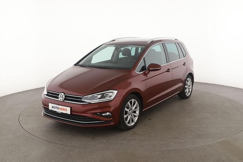 Rot Gebraucht 2018 VW Golf Sportsvan Highline Van / Kleinbus | 18.890 € (Fairer Preis) - Bild 1/3