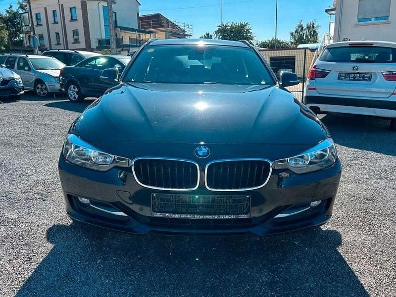 Gebraucht BMW 318 Sport Line 143 PS (105 kW) 2013 Schwarz Limousine