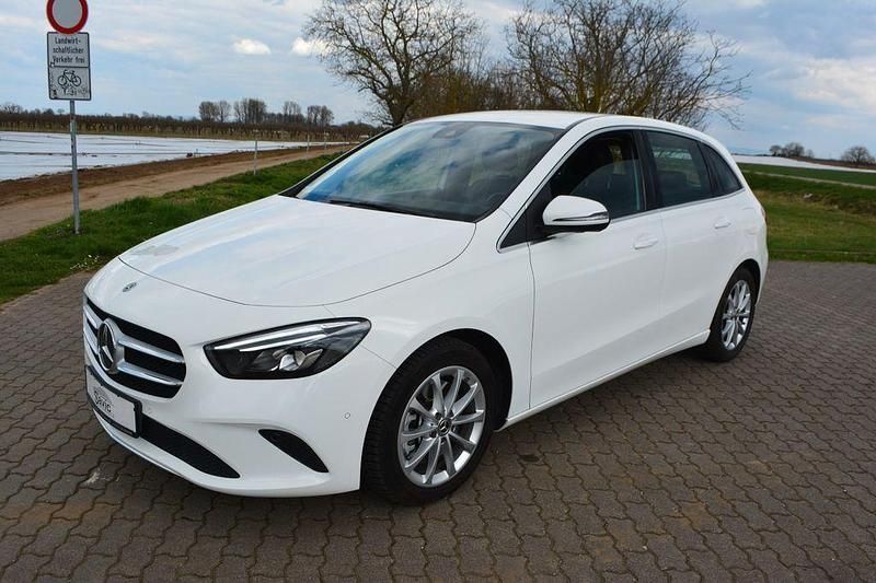 Weiß Gebraucht 2019 Mercedes B250 Progressive Van / Kleinbus | 22.499 € (Guter Preis) - Bild 1/4