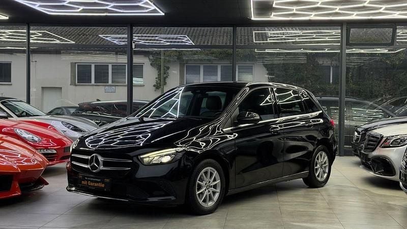 Gebraucht Mercedes 180 116 PS (85 kW) 2019 Schwarz Limousine