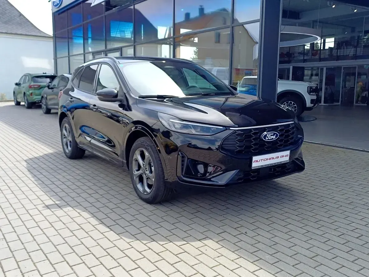 Käytetty Ford Kuga ST-Line 152 HP (111 kW) 2024 Katumaasturi