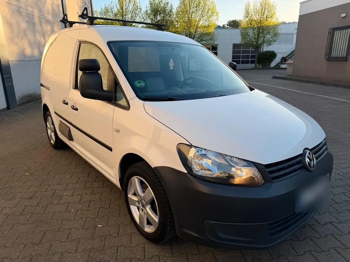 Używany VW Caddy 105 KM (77 kW) 2012 Biały Minivan