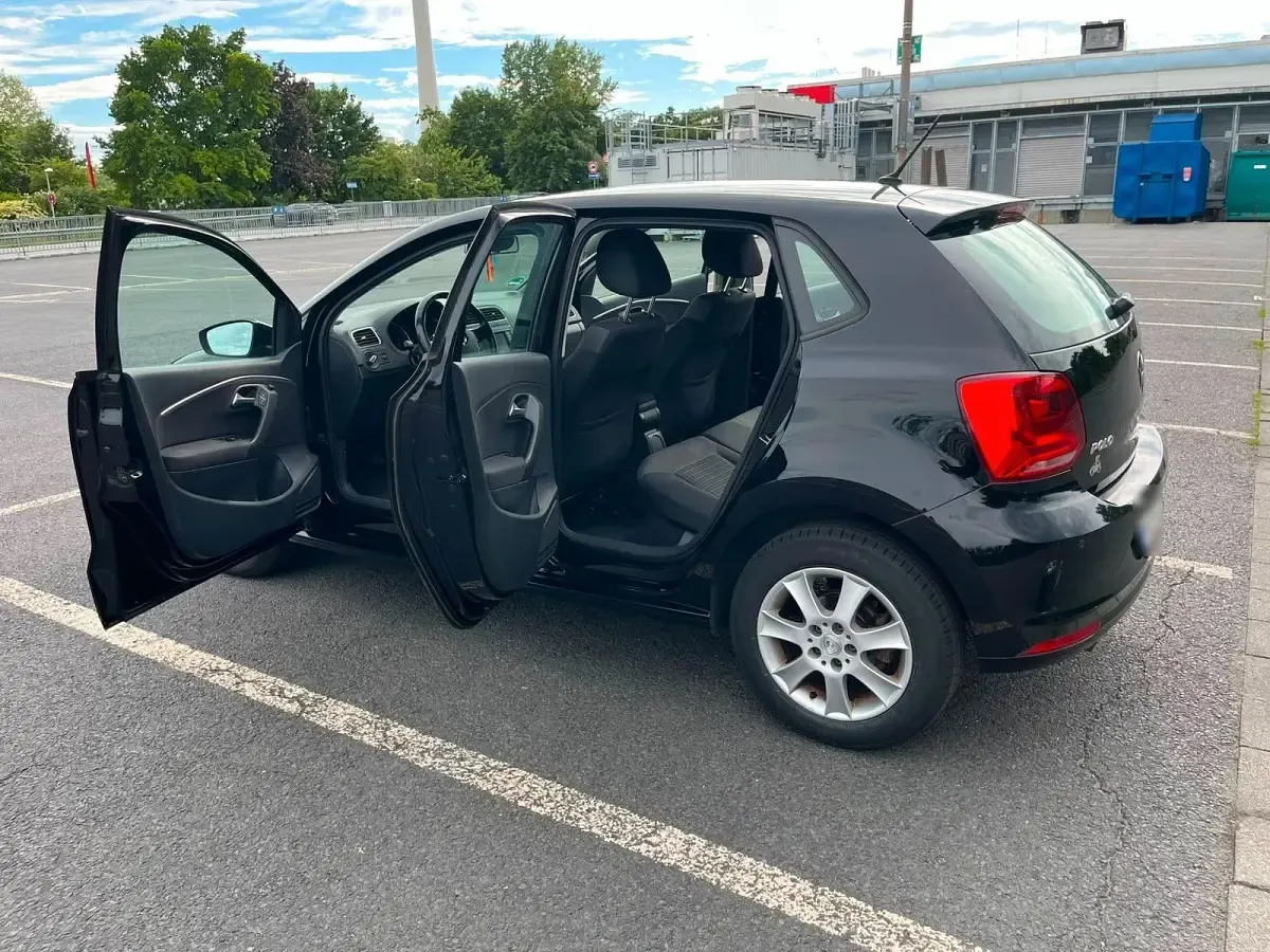 Gebraucht VW Polo 90 PS (66 kW) 2015 Schwarz Kleinwagen
