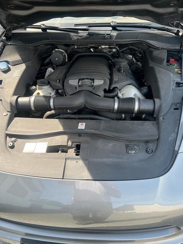 Grau Gebraucht 2012 Porsche Cayenne S SUV | 17.800 € (Superpreis) - Bild 1/4
