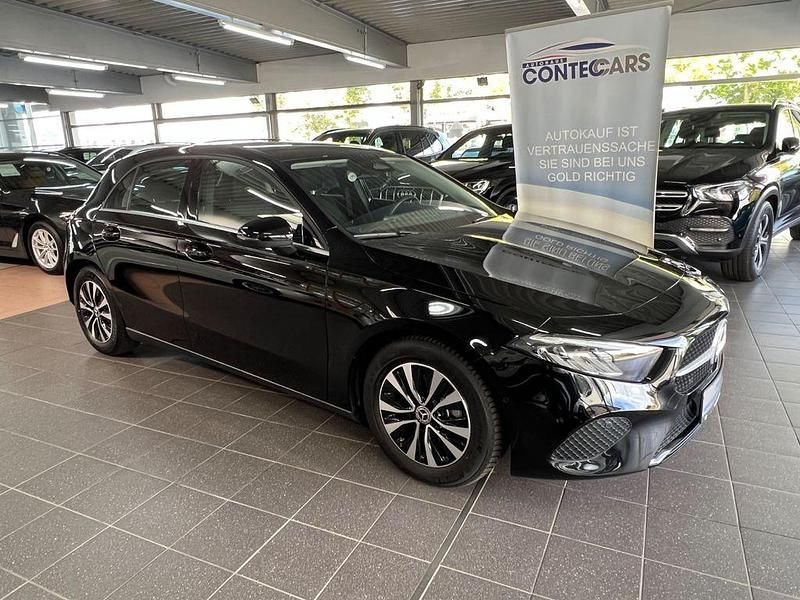 Nachtschwarz Gebraucht 2024 Mercedes A180 Advanced Limousine | 27.400 € (Guter Preis) - Bild 1/4
