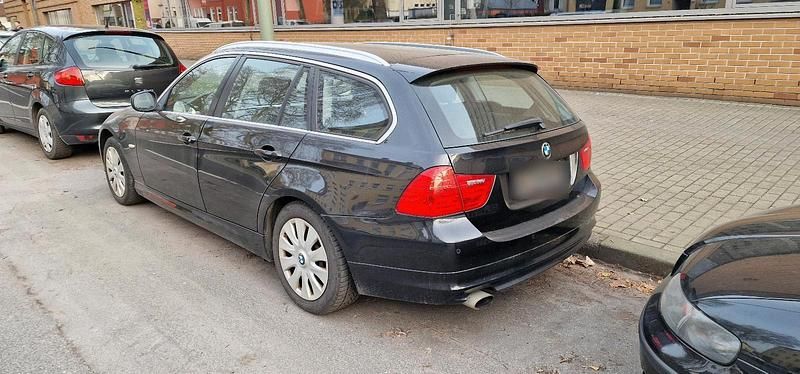 Gebraucht BMW 318 143 PS (105 kW) 2012 Schwarz Kombi