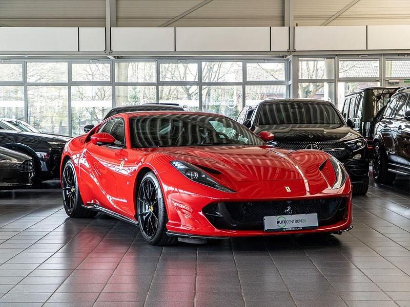 Gebraucht Ferrari 812 799 PS (587 kW) 2019 Rot Coupé