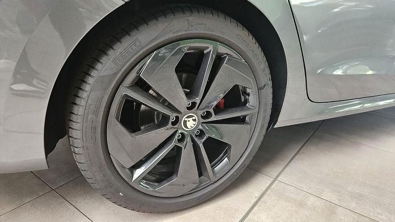 Gebraucht Skoda Octavia RS 200 PS (147 kW) 2024 Grau metallic Kombi