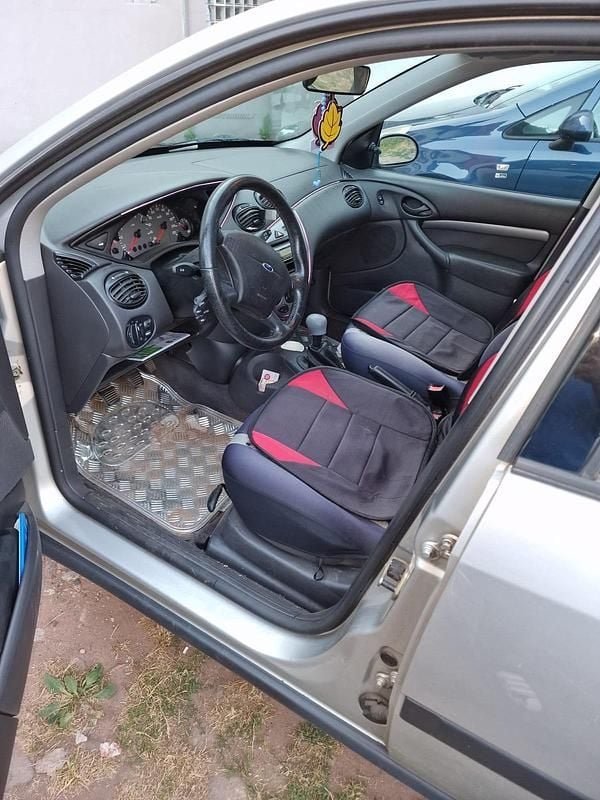 Grau Gebraucht 2001 Ford Focus Kleinwagen | 999 € (Guter Preis) - Bild 1/4