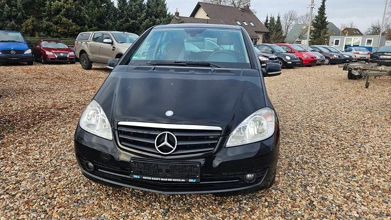 Gebraucht Mercedes A180 109 PS (80 kW) 2011 Schwarz Van / Kleinbus