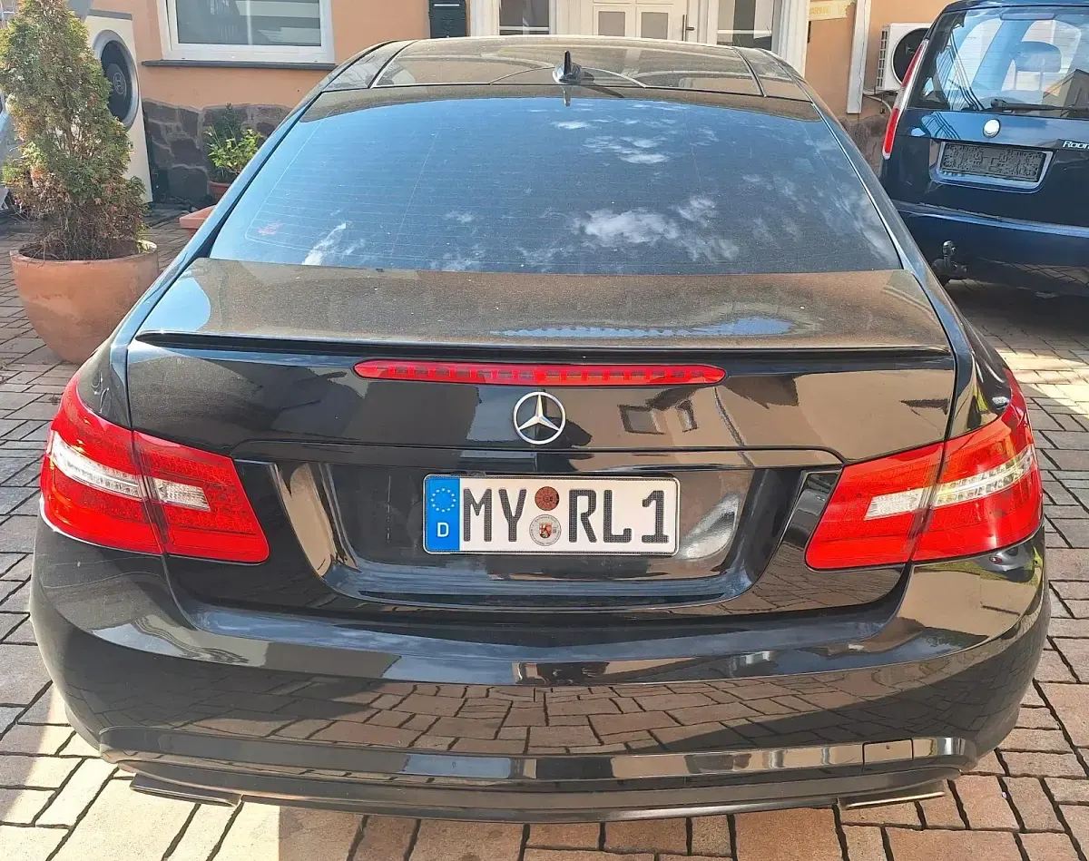 Gebraucht Mercedes E500 AMG 387 PS (284 kW) 2010 Schwarz Coupé