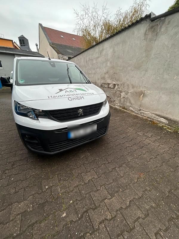 Gebraucht Peugeot Partner 101 PS (74 kW) 2023 Weiß Van / Kleinbus