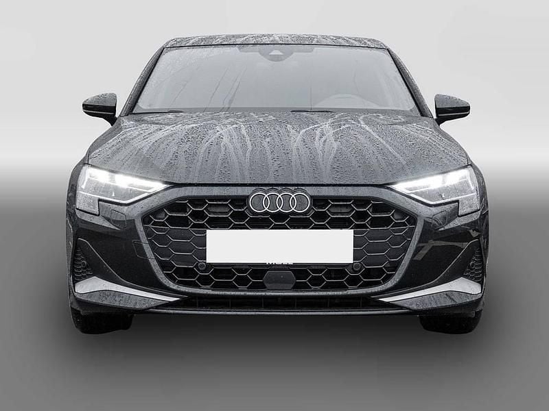 Używany Audi A3 Advanced 116 KM (85 kW) 2025 Szary Sedan/Limuzyna
