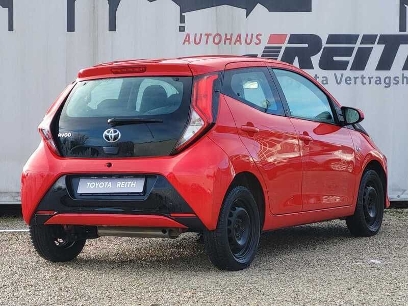 Gebraucht Toyota Aygo X-play 72 PS (52 kW) 2021 Vulcanorot Kleinwagen