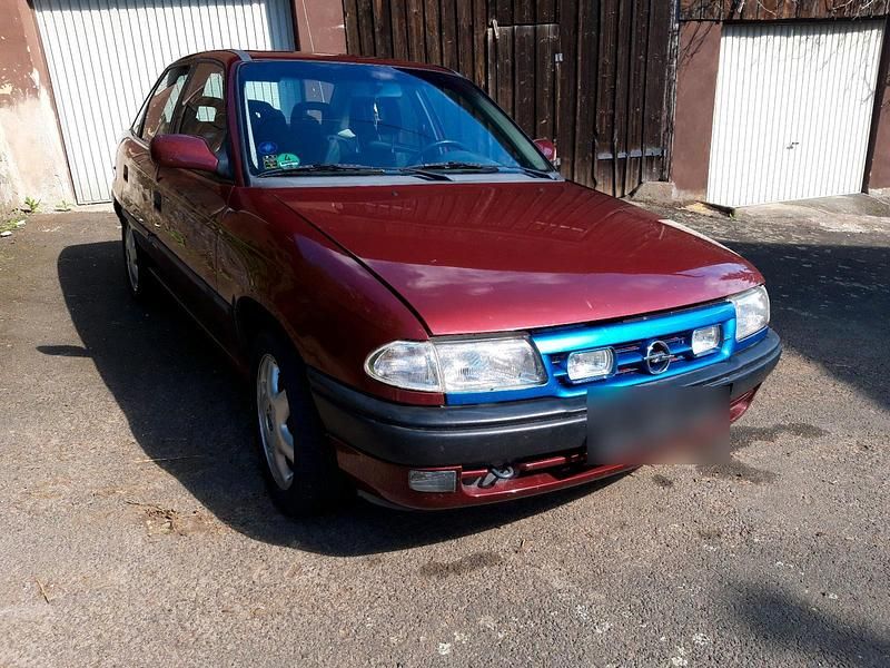 Gebraucht Opel Astra 101 PS (74 kW) 1997 Rot Limousine