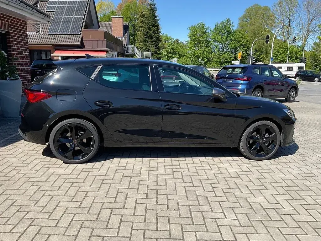Second-hand Cupra Leon 150 CP (110 kW) 2024 Negru Berlinǎ