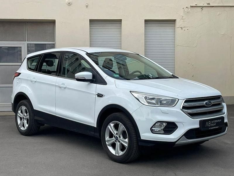 Gebraucht Ford Kuga Trend 194 PS (142 kW) 2019 Weiß SUV