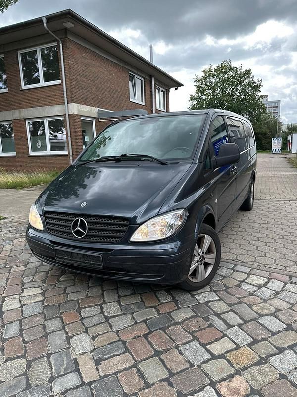 Schwarz Gebraucht 2004 Mercedes V220 Van / Kleinbus | 3.995 € - Bild 1/4