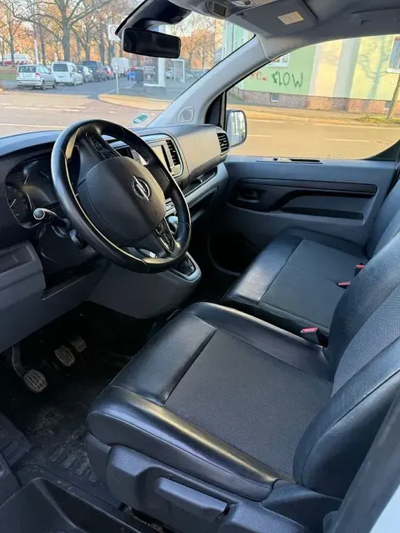 Gebraucht Opel Vivaro-e Combi 122 PS (89 kW) 2019 Weiß Van / Kleinbus
