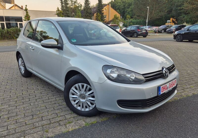 Silber Gebraucht 2011 VW Golf VI Trendline Limousine | 3.999 € (Guter Preis) - Bild 1/4