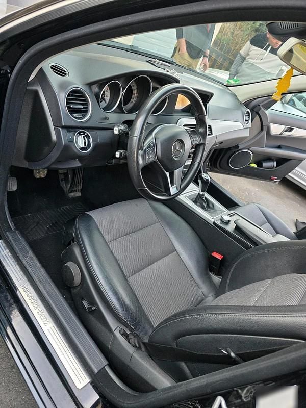 Gebraucht Mercedes C250 250 PS (183 kW) 2025 Kombi