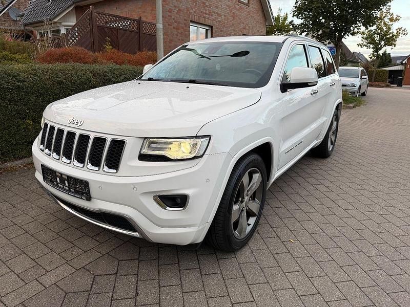 Weiß Gebraucht 2016 Jeep Grand Cherokee Overland SUV | 21.900 € (Fairer Preis) - Bild 1/4