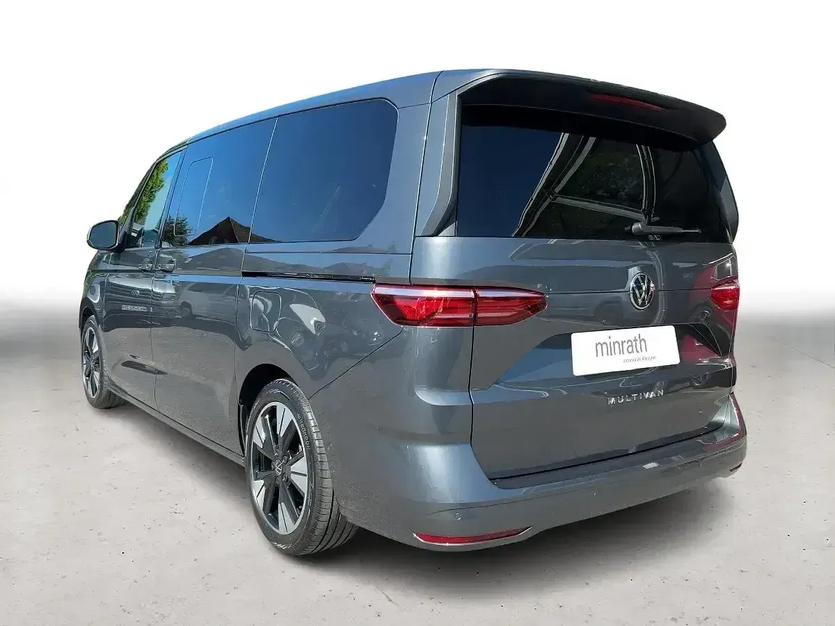 Gebraucht VW Multivan Life 110 PS (80 kW) 2025 Grau Van / Kleinbus