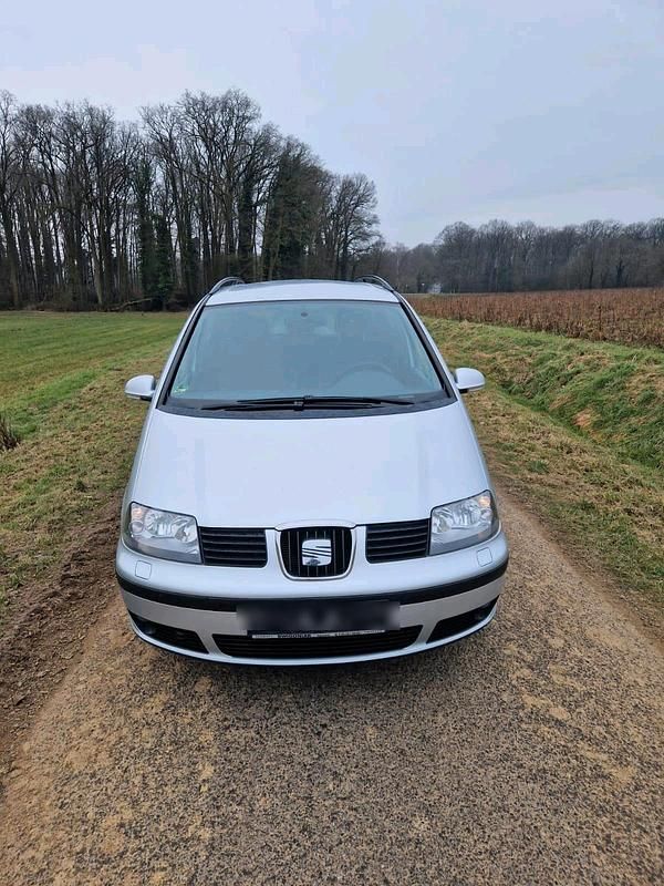 Silber Gebraucht 2010 Seat Alhambra Van / Kleinbus | 4.499 € (Fairer Preis) - Bild 1/4