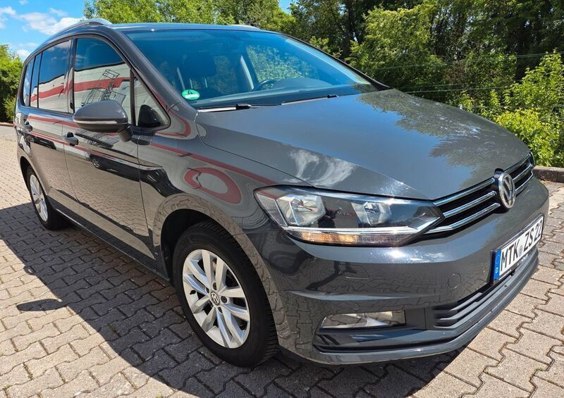 Grau Gebraucht 2016 VW Touran Comfortline Van / Kleinbus | 16.300 € (Fairer Preis) - Bild 1/4