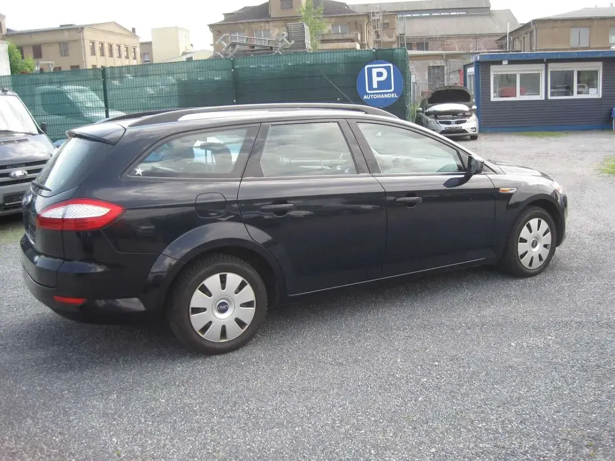Gebraucht Ford Mondeo Trend 140 PS (102 kW) 2008 Marineblau Kombi