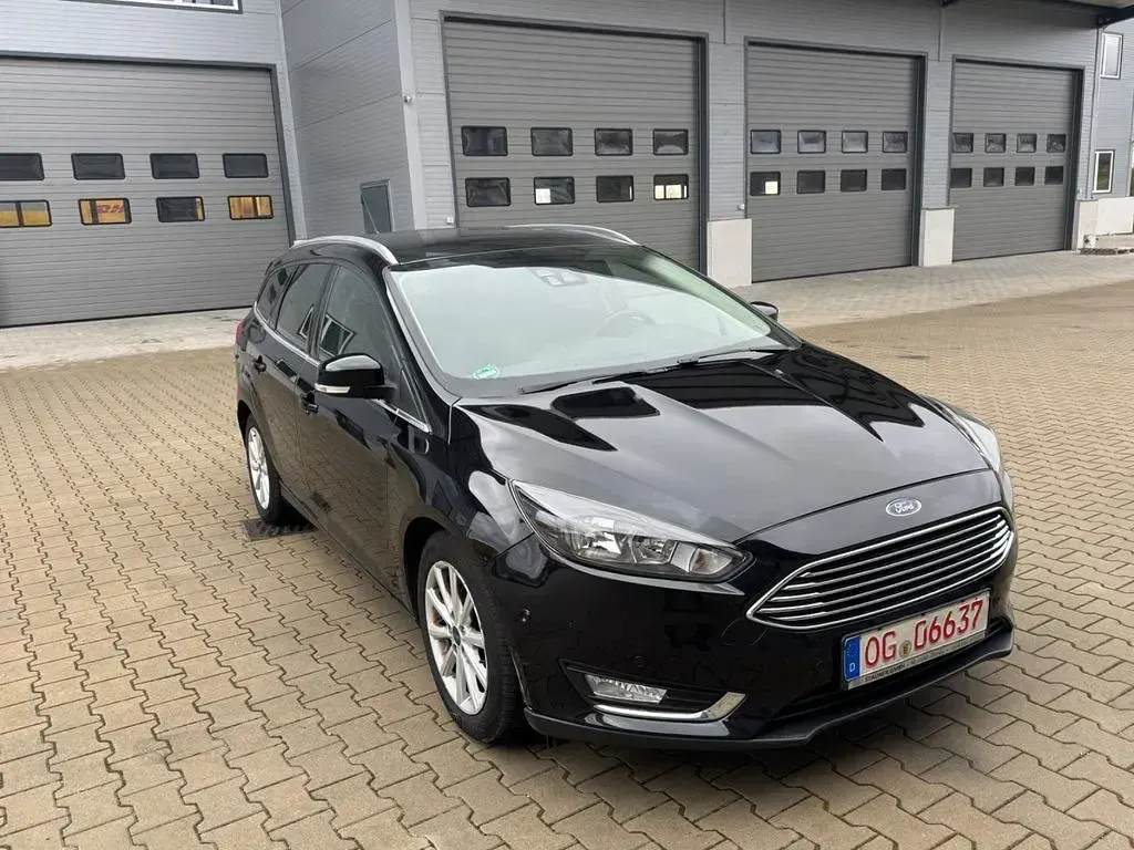 Gebraucht Ford Focus Titanium 120 PS (88 kW) 2015 Schwarz Limousine
