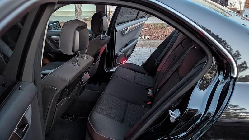 Gebraucht Mercedes C180 Elegance 156 PS (114 kW) 2013 Schwarz Limousine