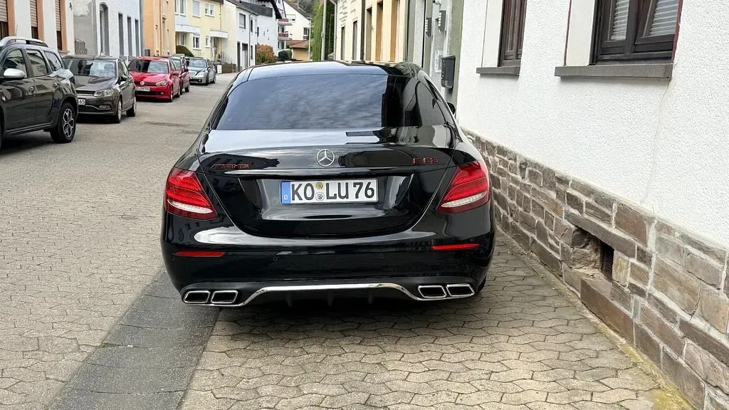 Gebraucht Mercedes E220 194 PS (142 kW) 2017 Schwarz Limousine